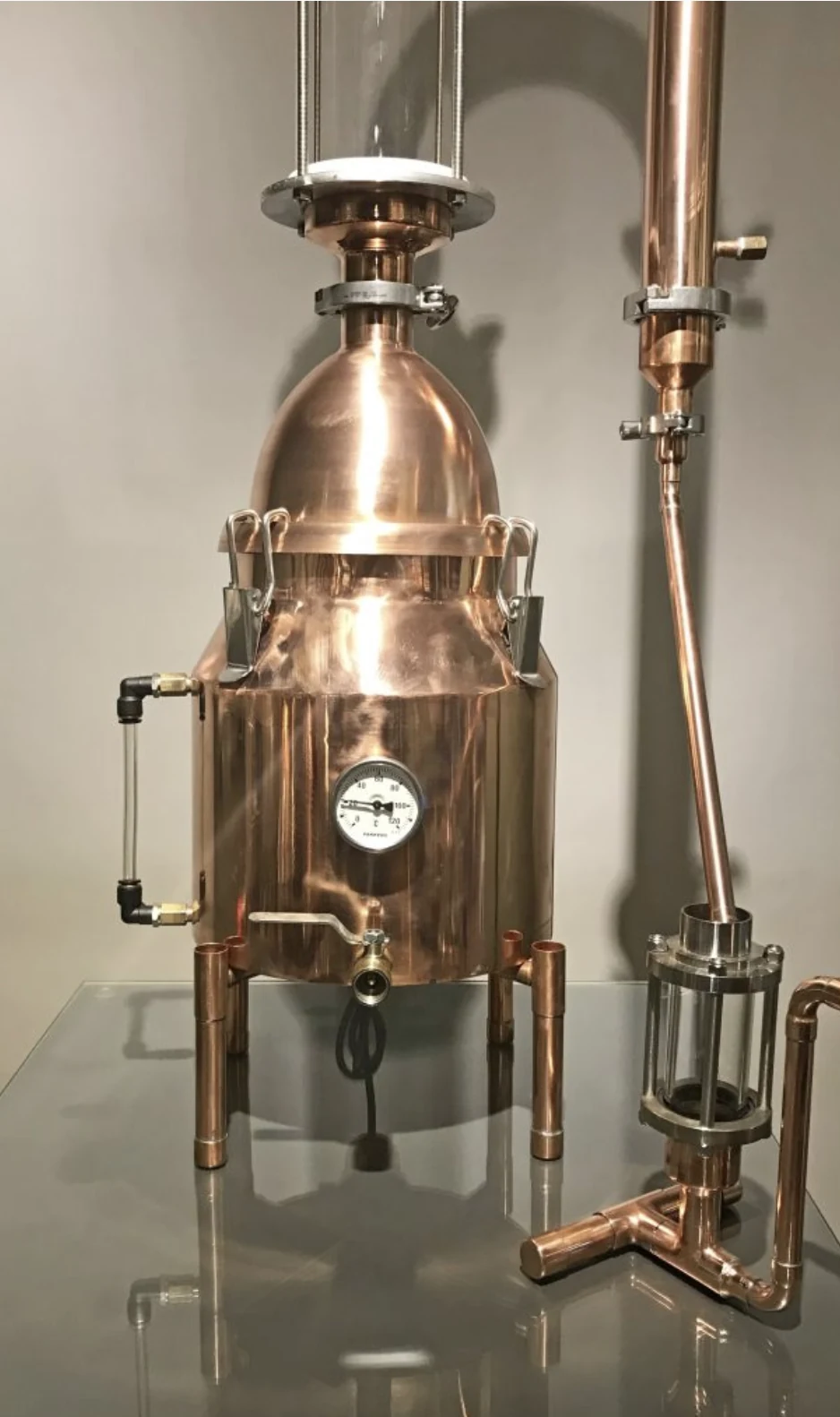 Alambicco in rame 12 L con colonna in vetro 2
